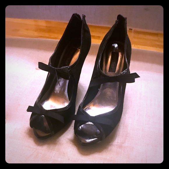 White House Black Market Shoes - WHBM bow pumps, Sz 6 1/2